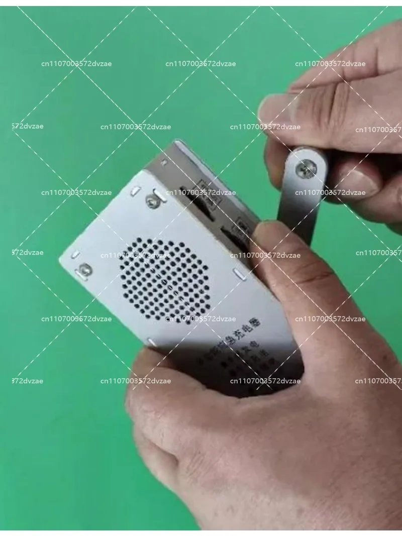Survival Kit - Radio di Emergenza a Manovella con